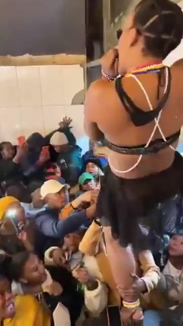 Zodwa Wabantu Showing Pussy, Dancing Fully Naked On Stage