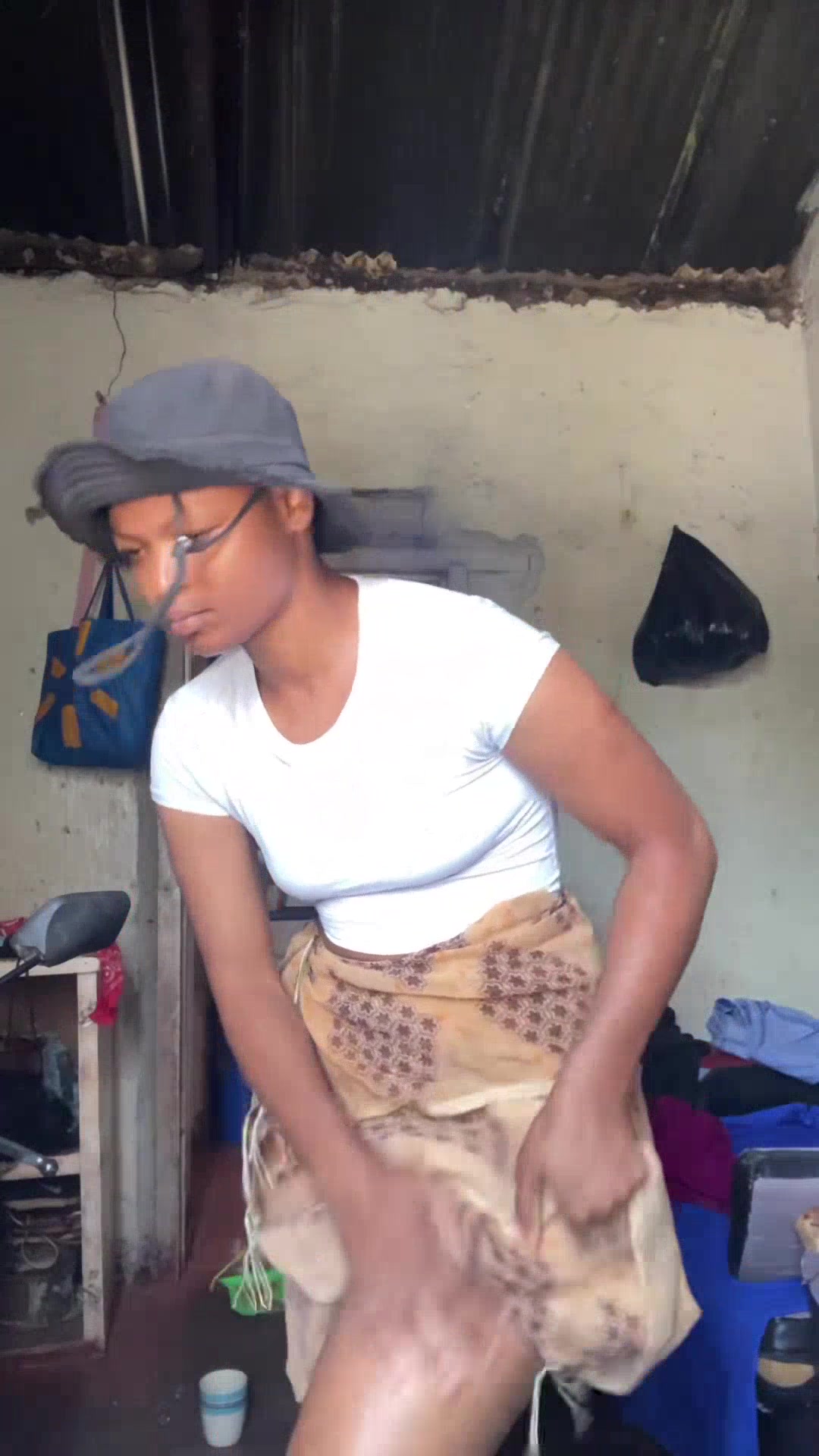 Queen Nadia TV Pussy