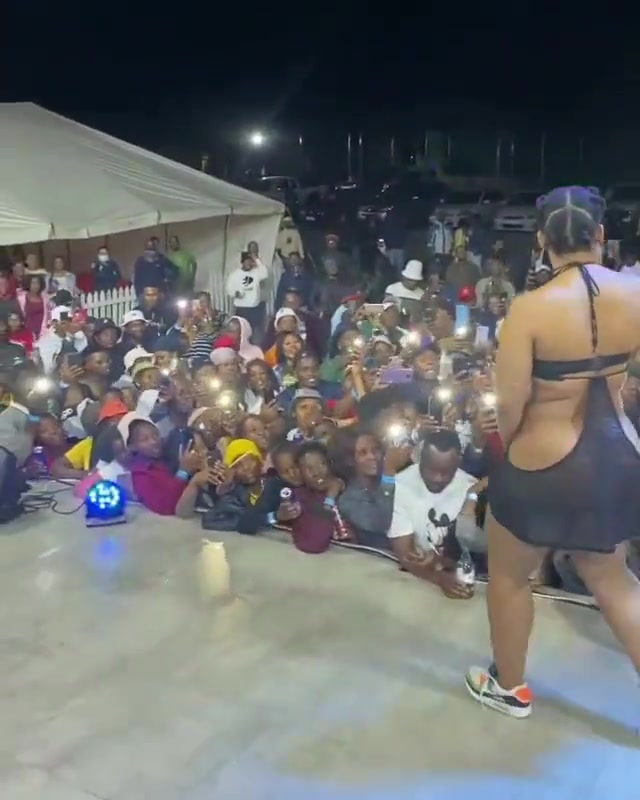 Zodwa wabantu removes panties on stage