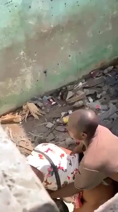 Grootman fucking a prostitute in unfinished building