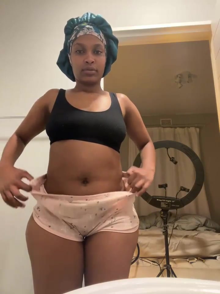 Sugababiie is a horny drunk