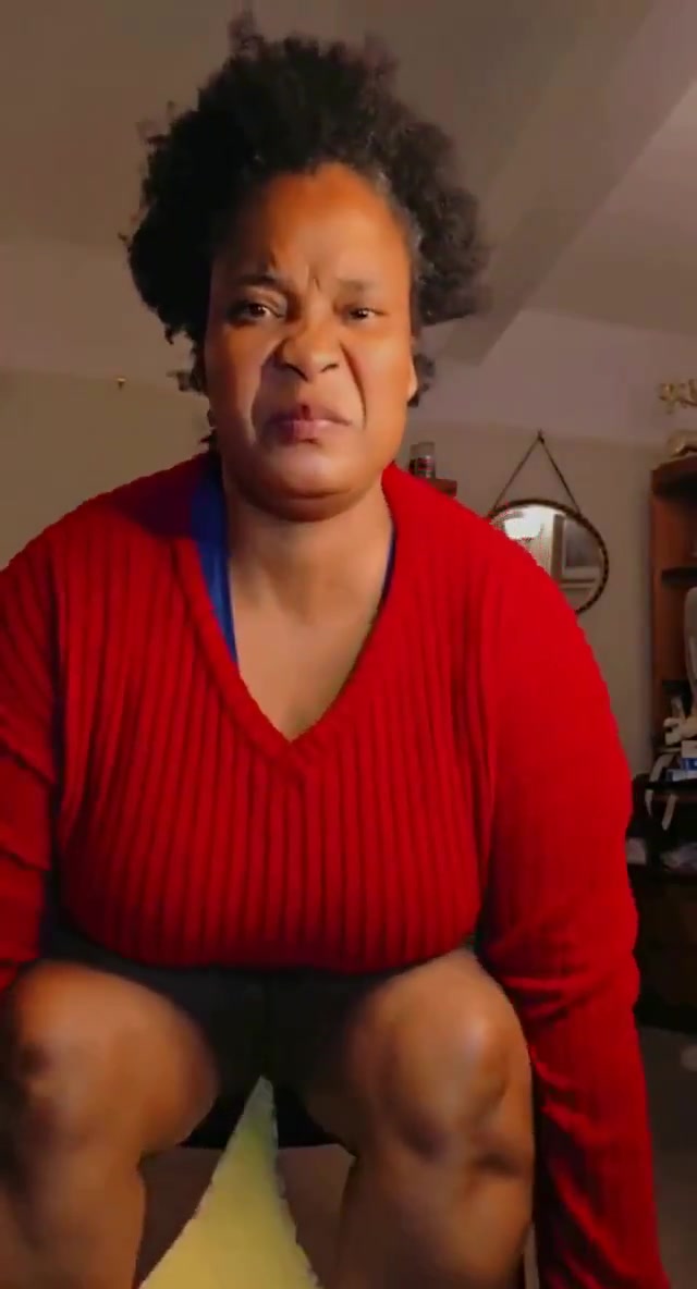 Someone’s mama showing pussy