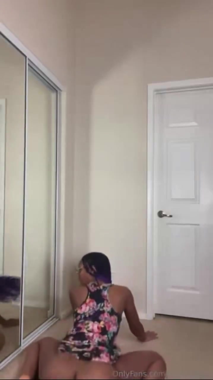 African babe twerking with passion part 1