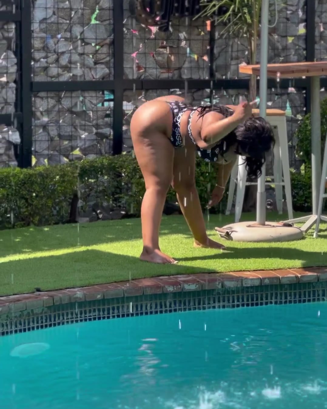 Cyan Boujee twerks