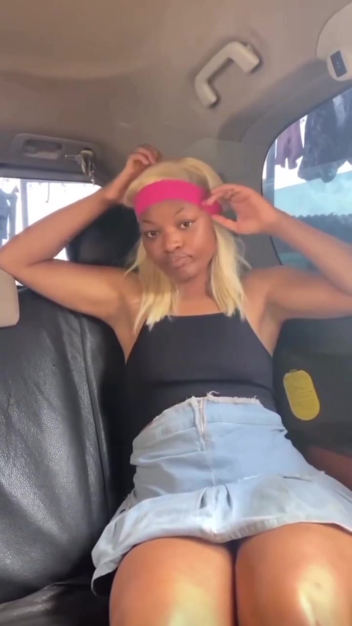Queen Nadia Flashes pussy in the car