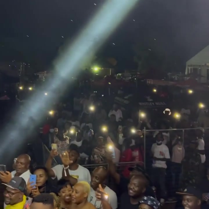 Zodwa Wabantu spreading legs