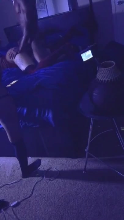 I watch my girlfriend getting dicked
